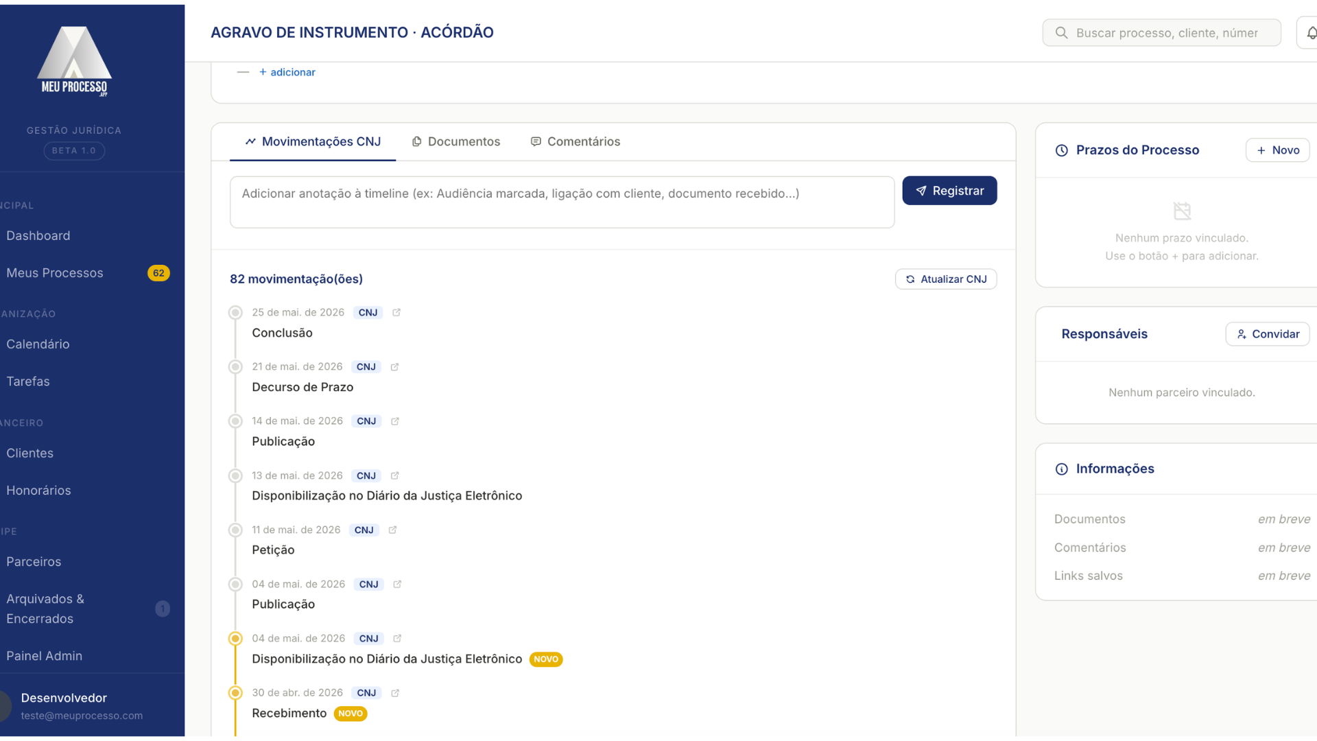 Timeline completa de movimentações processuais com histórico e notas